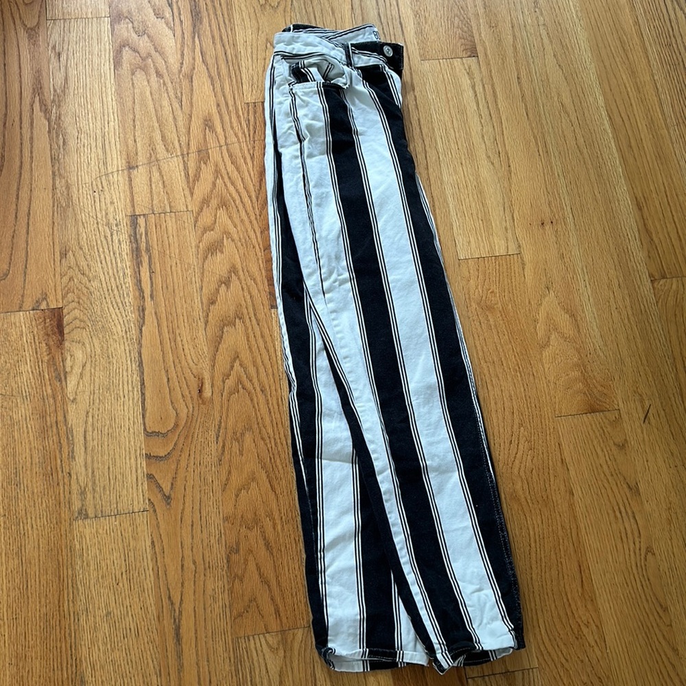 Urban Outfitter Mom Jeans.